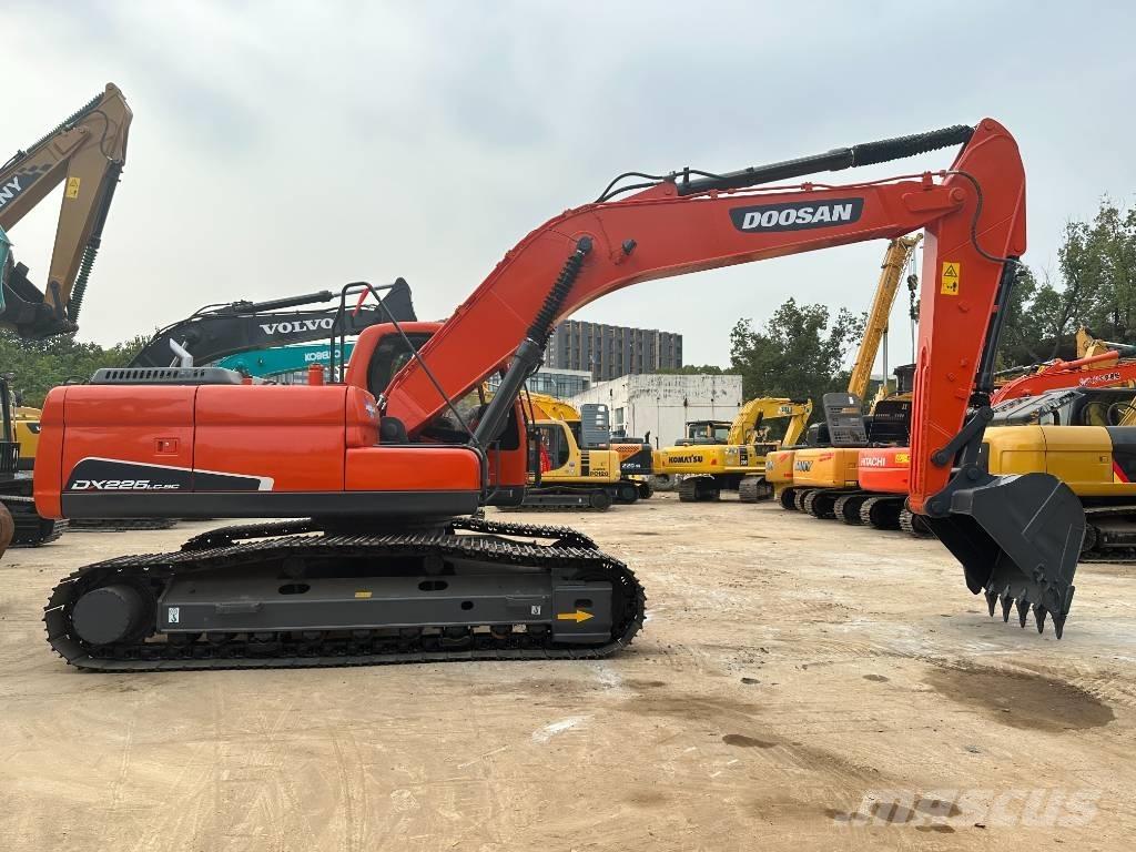 Doosan DX 225 LC-9 Pásové rýpadlá