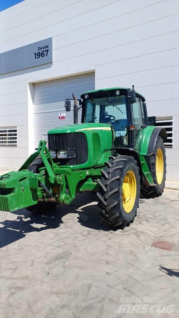 John Deere 6820 Traktory