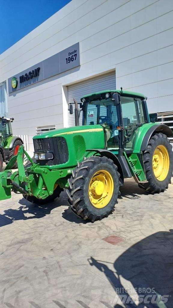 John Deere 6820 Traktory
