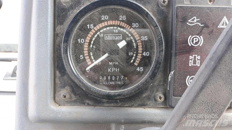 Fermec 860 Rýpadlo-nakladače