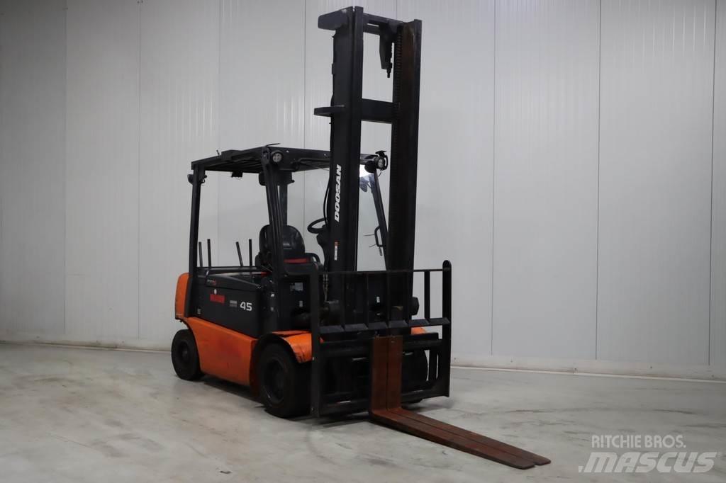 Doosan B45X-5 Akumulátorové vozíky