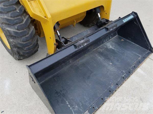 CAT 272 D Šmykom riadené nakladače