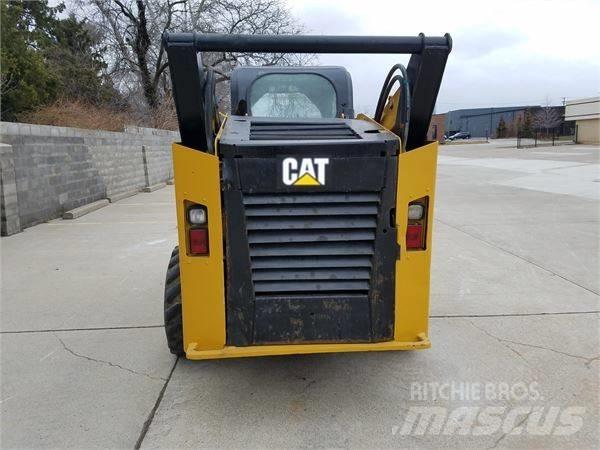 CAT 272 D Šmykom riadené nakladače