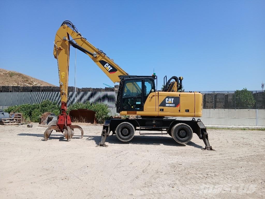 CAT MH 3022 Stroje pre manipuláciu s odpadom