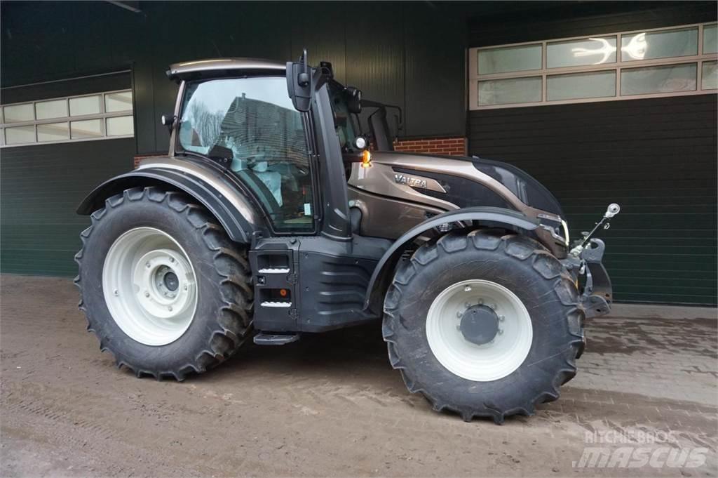 Valtra T175 Active Traktory