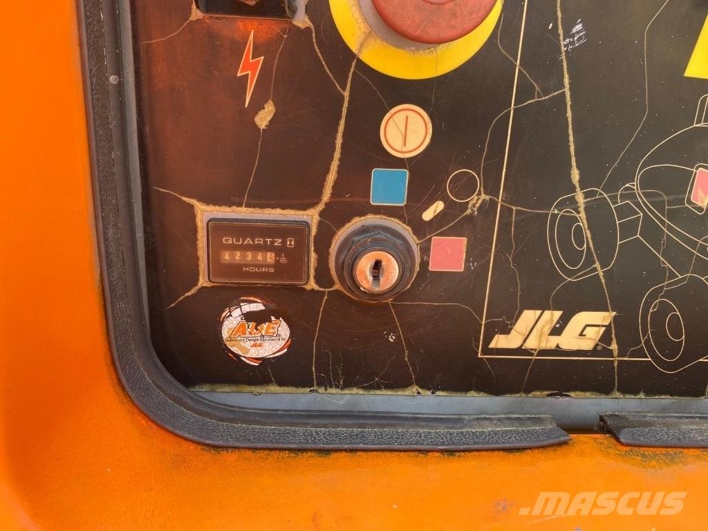 JLG 600 AJ Kĺbové plošiny