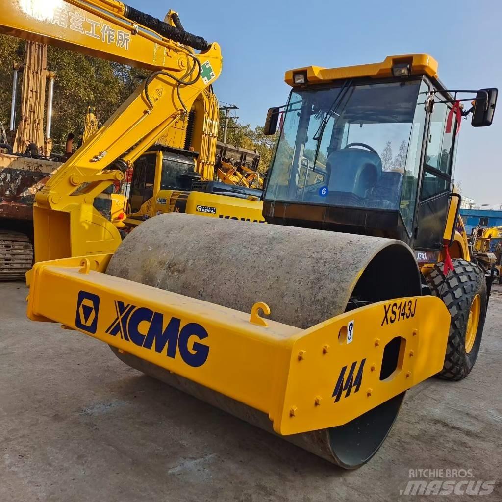 XCMG XS 143J Ťahačové valce