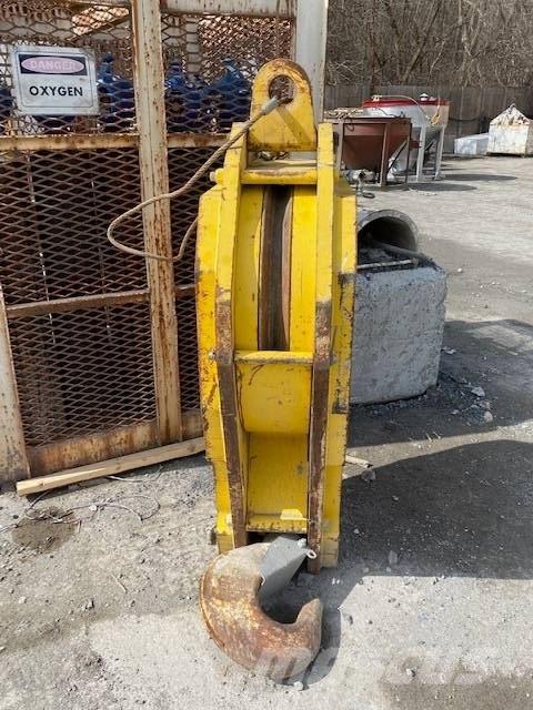 Liebherr HS 885 HD Pásové žeriavy