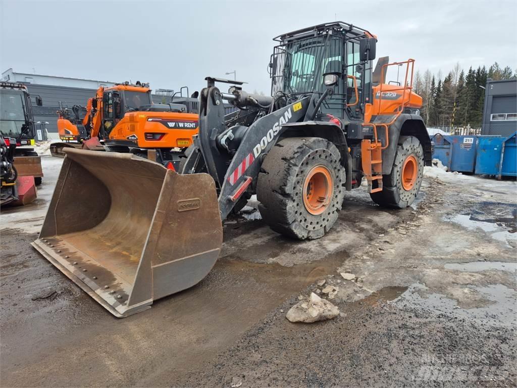 Develon DL320-7 Kolesové nakladače