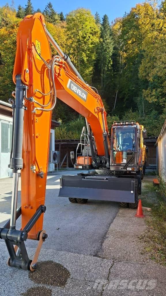 Develon DX 210 W-7 Kolesové rýpadlá