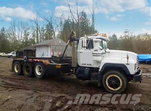 Mack RD 686 SX Lanový nosič kontajnerov