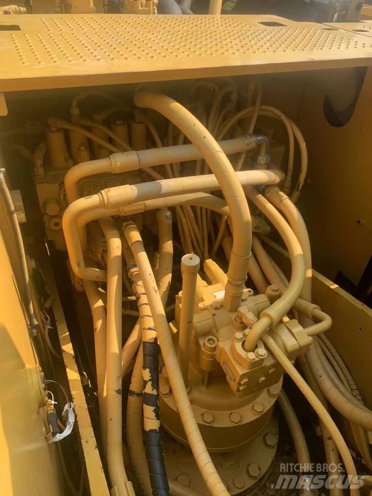 CAT 320 D Pásové rýpadlá