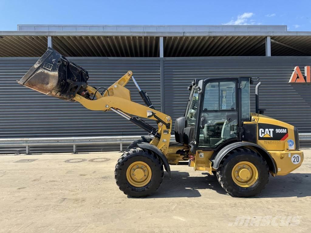 CAT 906M Kolesové nakladače