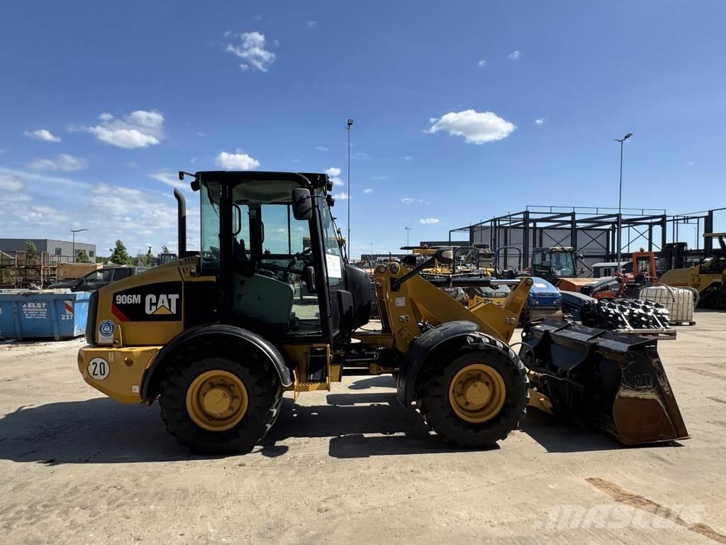 CAT 906M Kolesové nakladače