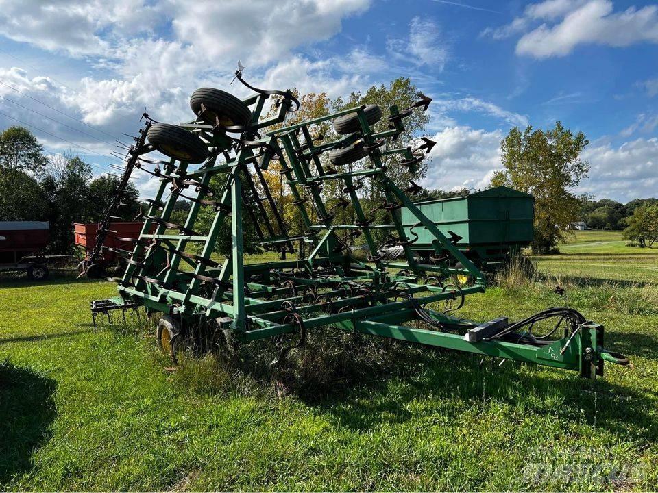 John Deere 960 Kultivátory