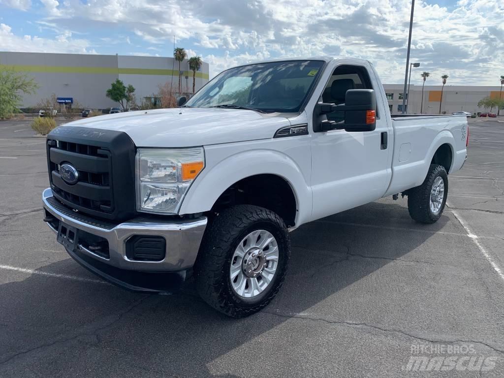 Ford F 350 Skriňová nadstavba
