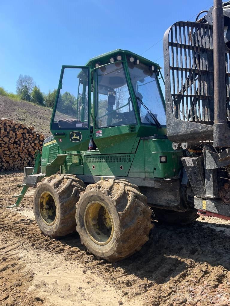 John Deere 1110G Lesné traktory