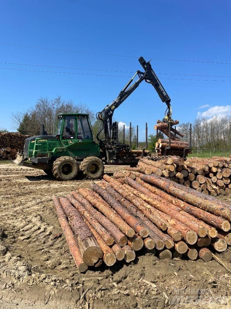John Deere 1110G Lesné traktory