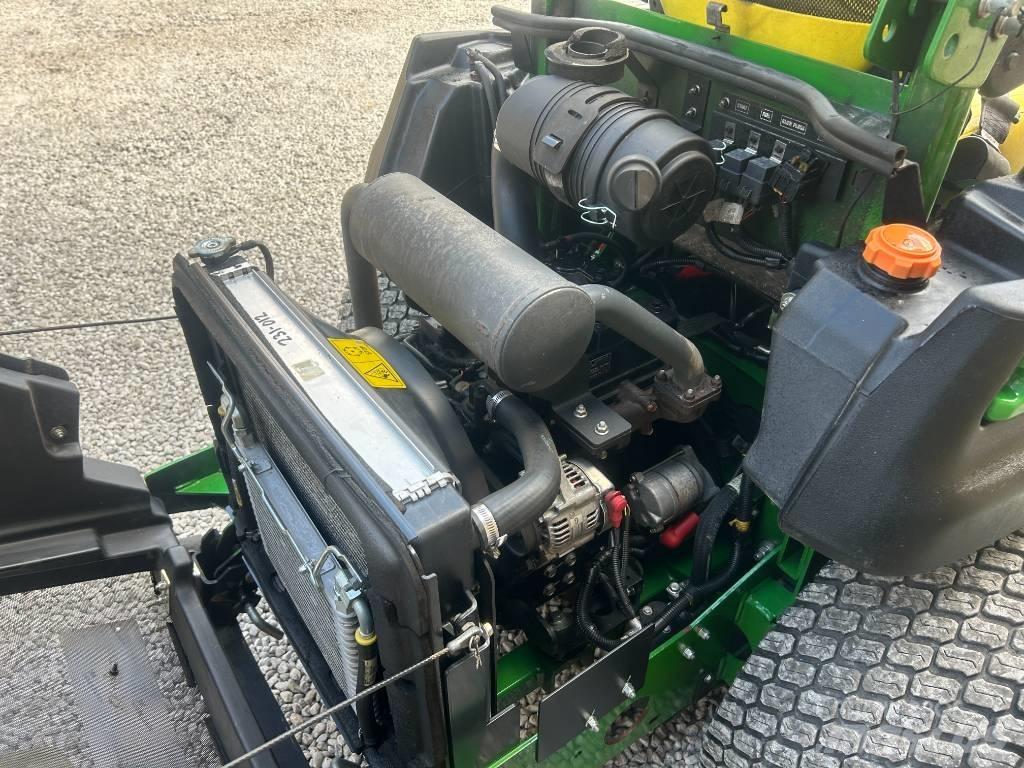 John Deere 997 Kosačky s nulovým polomerom otáčania