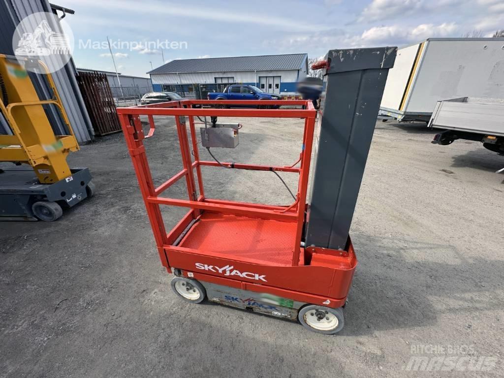 SkyJack SJ 12 Vertikálne stĺpové výťahy