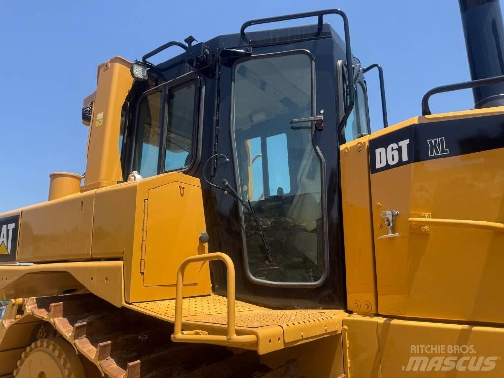CAT D 6 T XL Pásové dozéry