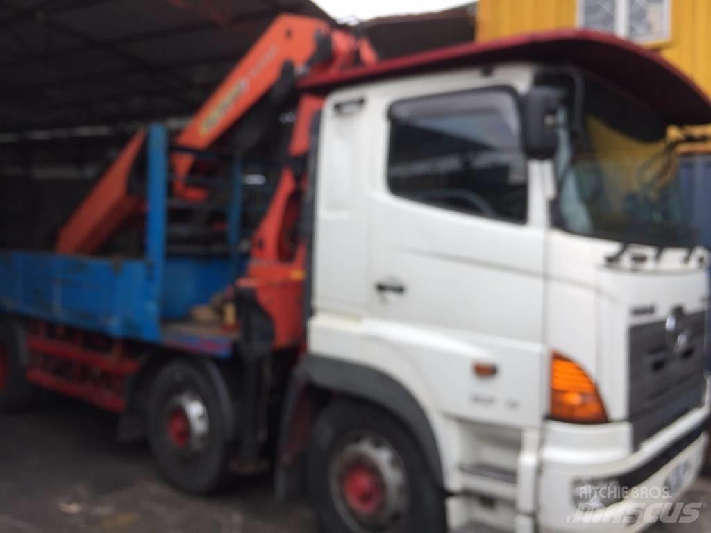 Hino 700 FY Autožeriavy, hydraulické ruky