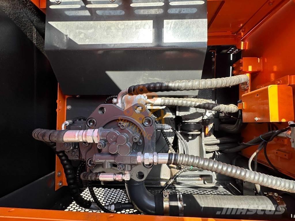 Doosan DX 225 LCA Pásové rýpadlá