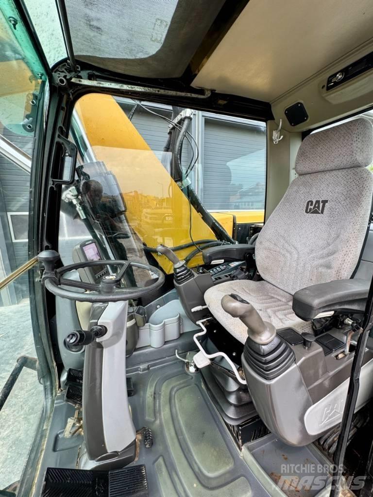 CAT M322D Kolesové rýpadlá