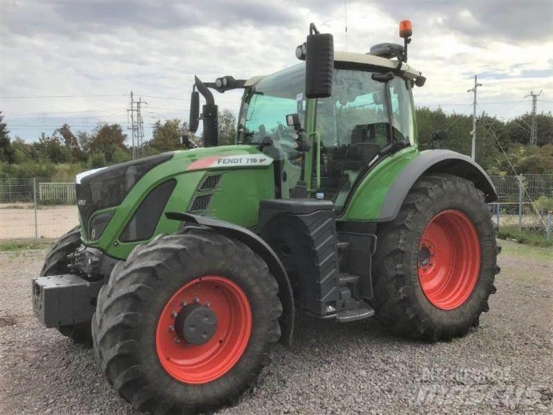 Fendt 716 Vario Traktory