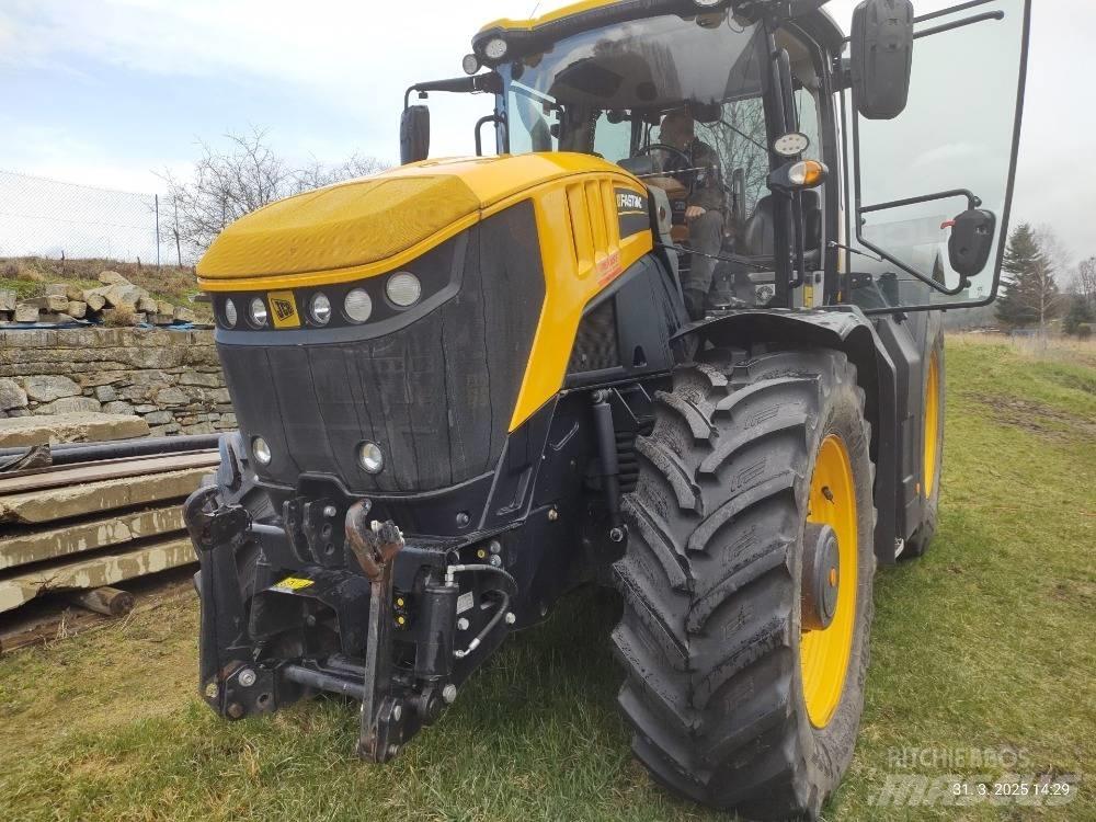 JCB Fastrac 8330 Traktory