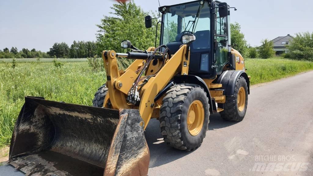 CAT 908M Kolesové nakladače