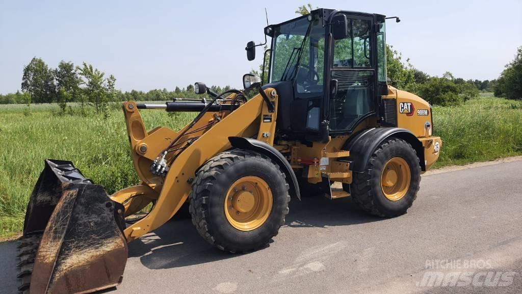 CAT 908M Kolesové nakladače