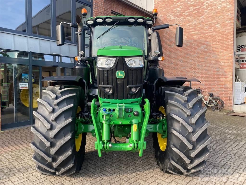 John Deere 6230R Traktory