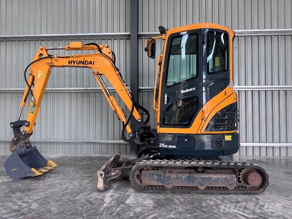 Hyundai R25Z-9 AK Mini rýpadlá < 7t