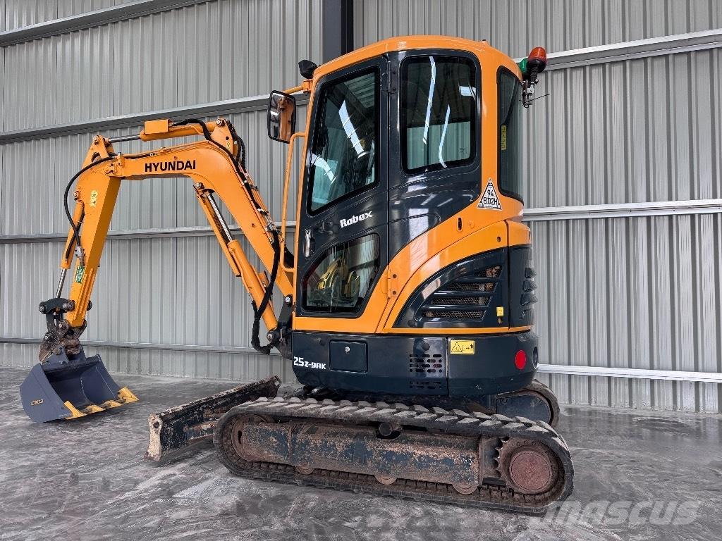 Hyundai R25Z-9 AK Mini rýpadlá < 7t