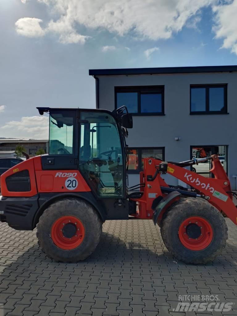 Kubota R 082 Kolesové nakladače