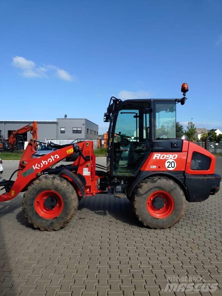 Kubota R 082 Kolesové nakladače