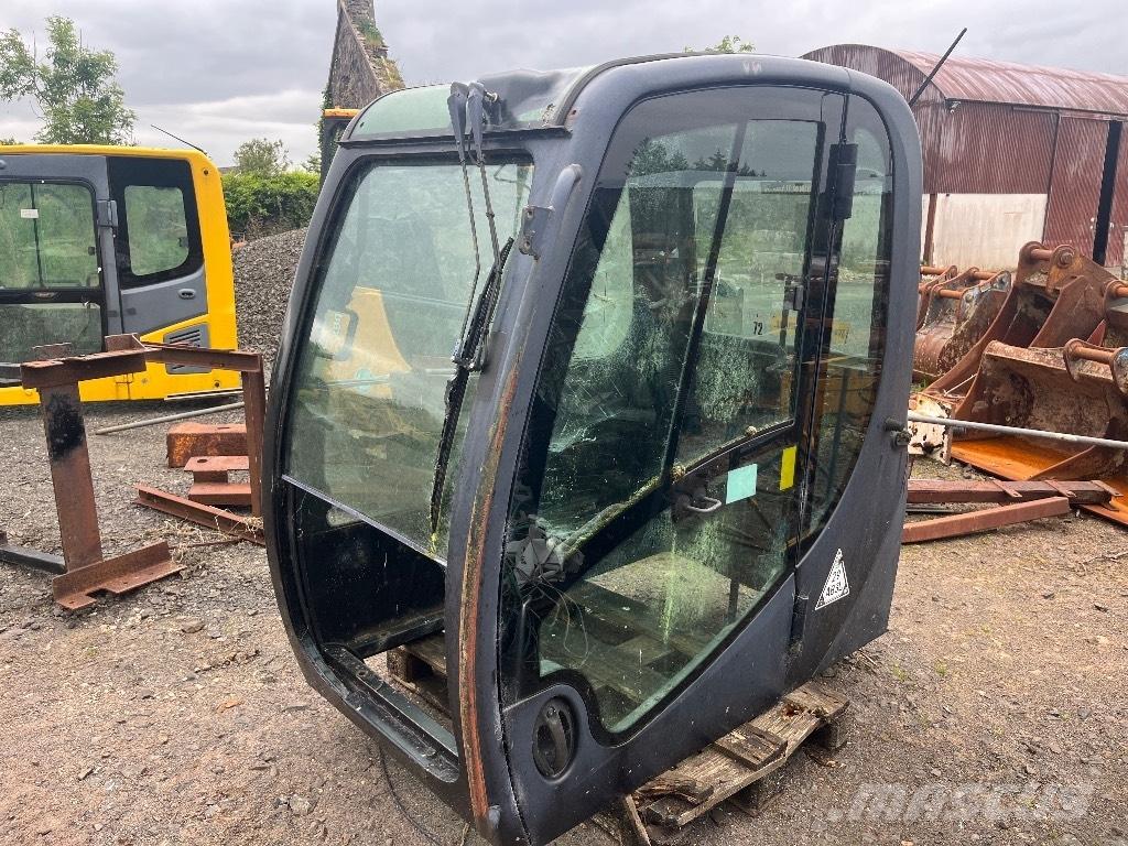 JCB JS220 Cabin / Cab Pásové rýpadlá