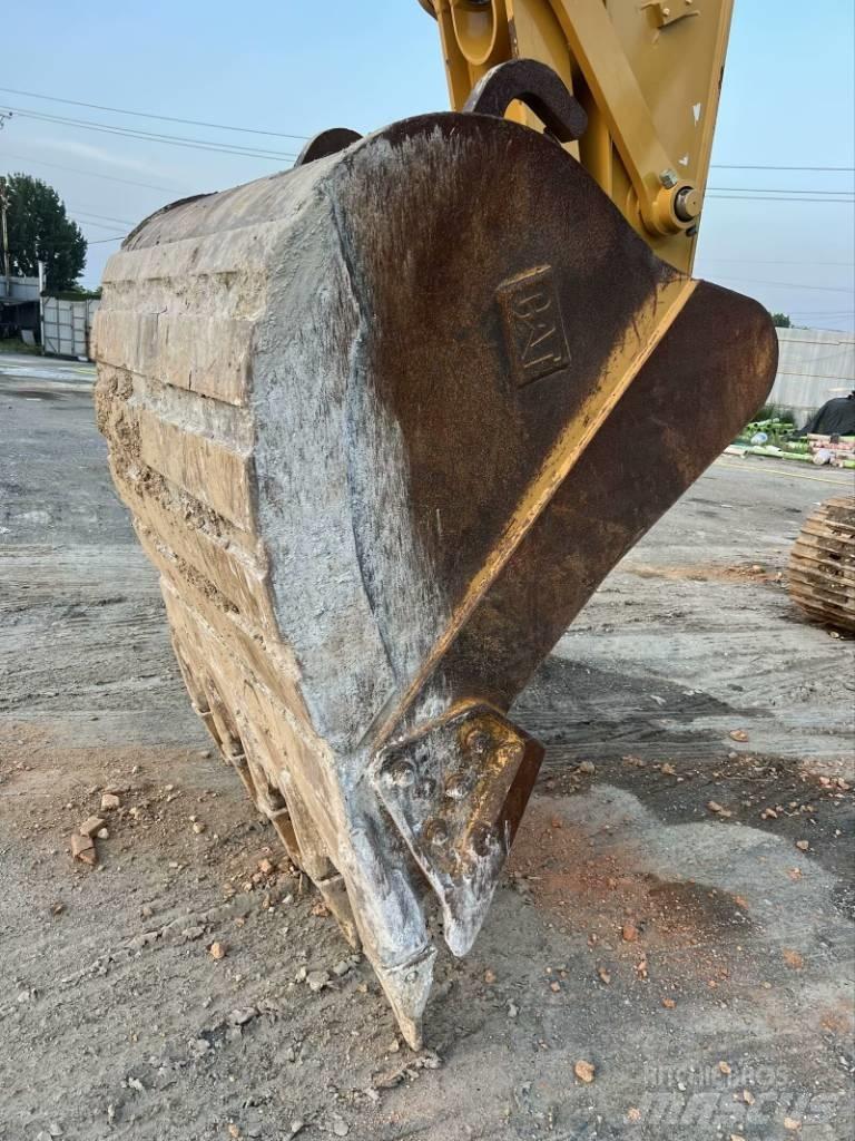 CAT 330 GC Pásové rýpadlá
