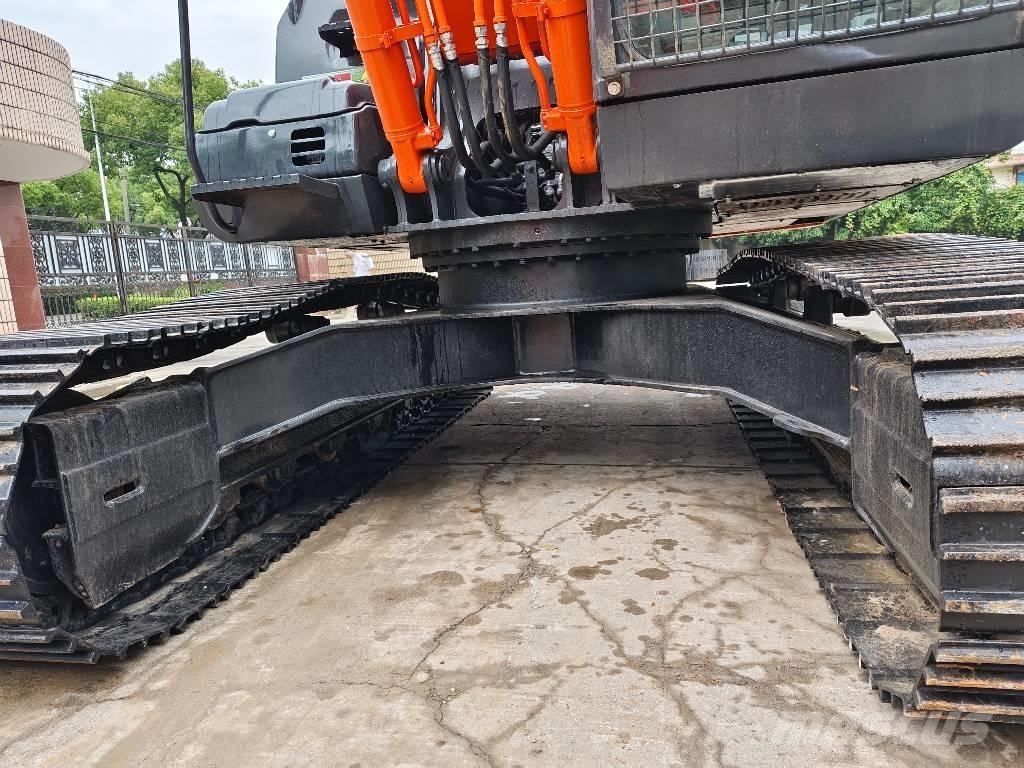 Hitachi ZX 200 Pásové rýpadlá