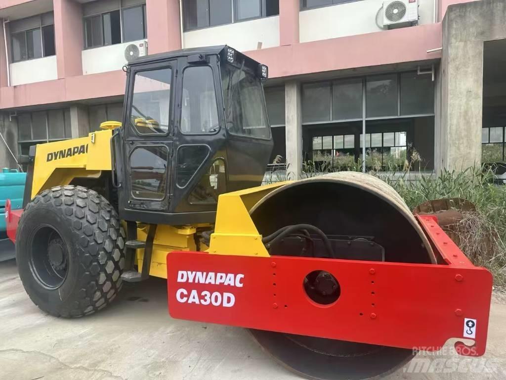 Dynapac CA 30 D Ťahačové valce