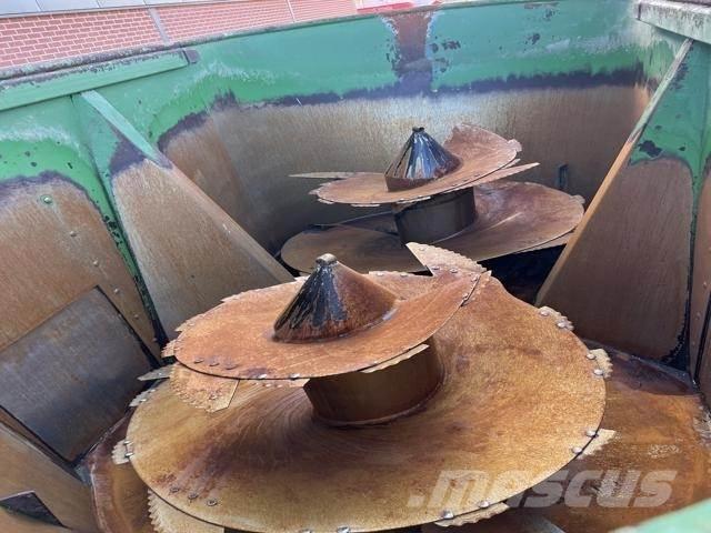 Peecon 26M³ Miešačky krmív