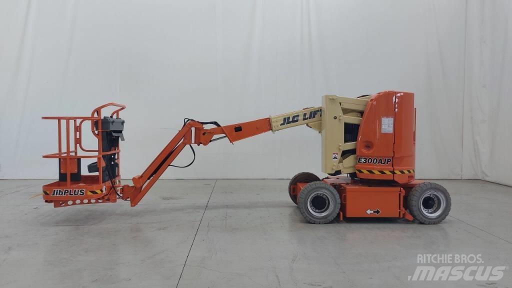 JLG E300AJP Kĺbové plošiny