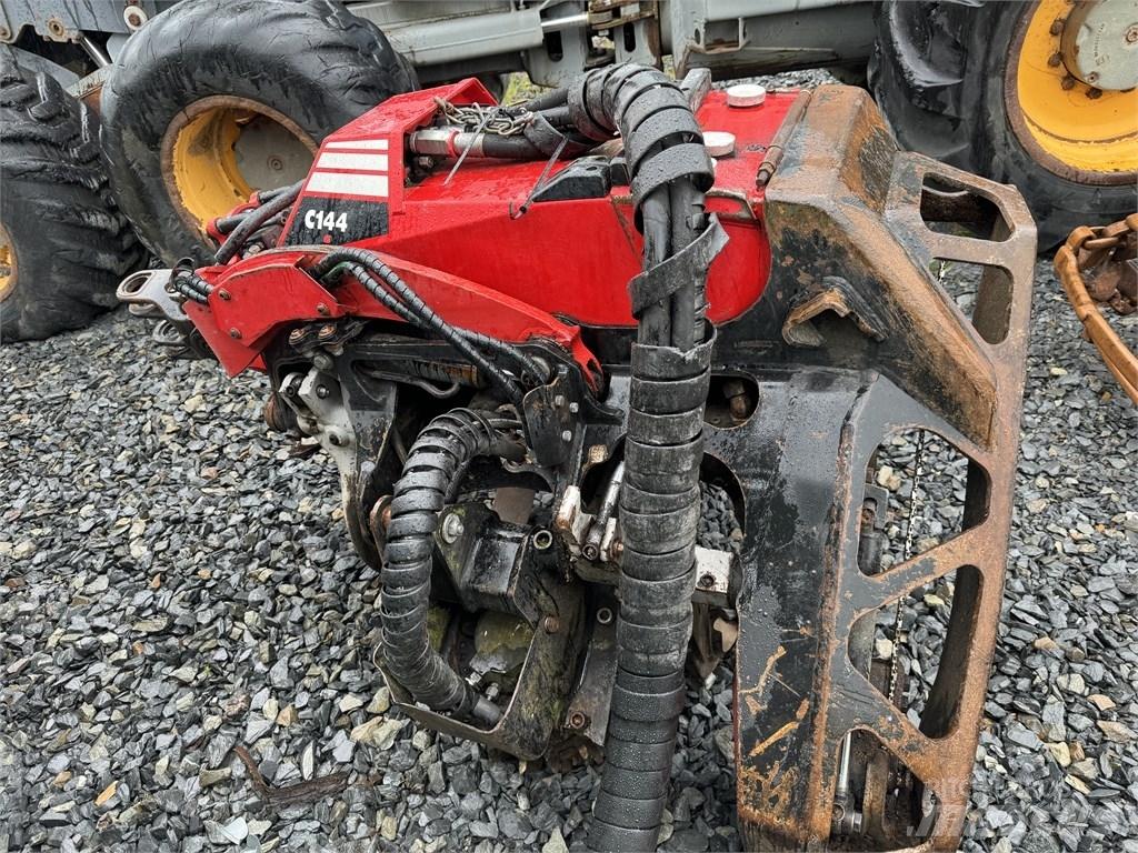 Komatsu C 144 Odvetvovače