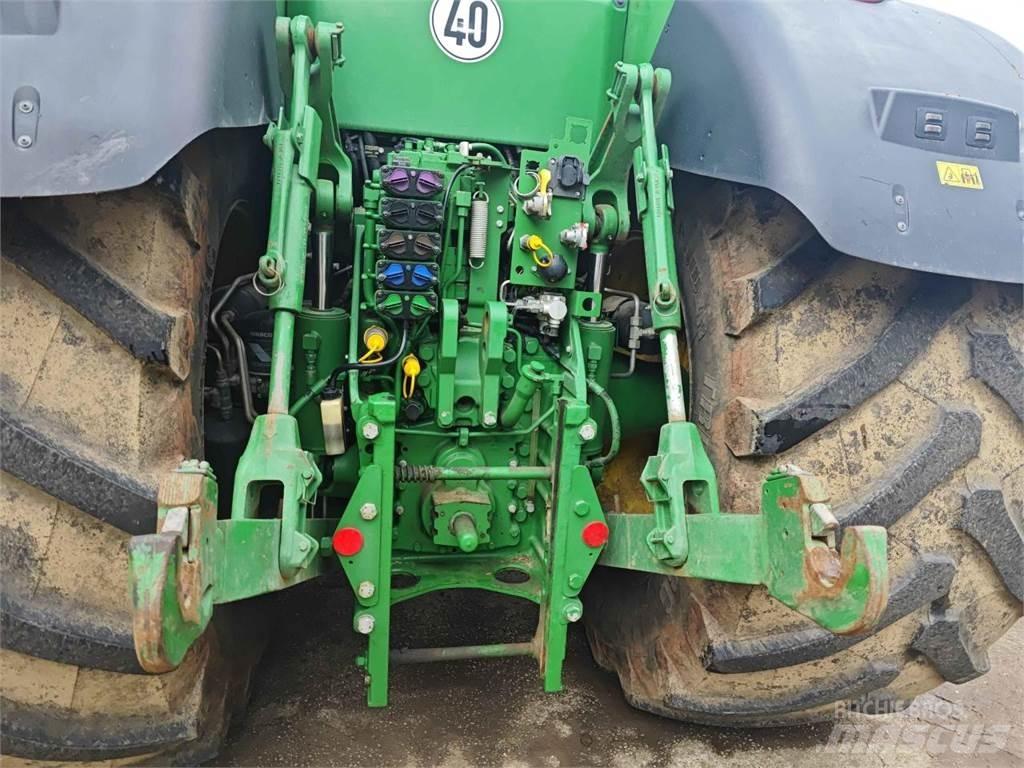 John Deere 8400R Traktory
