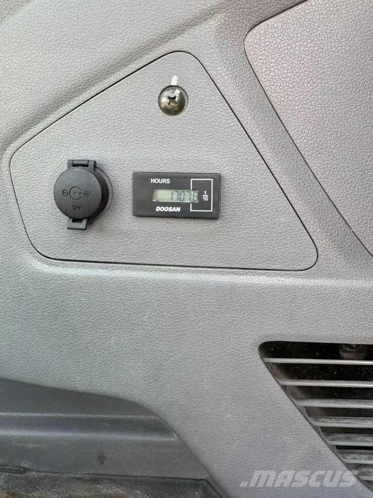 Doosan DX 60 Pásové rýpadlá