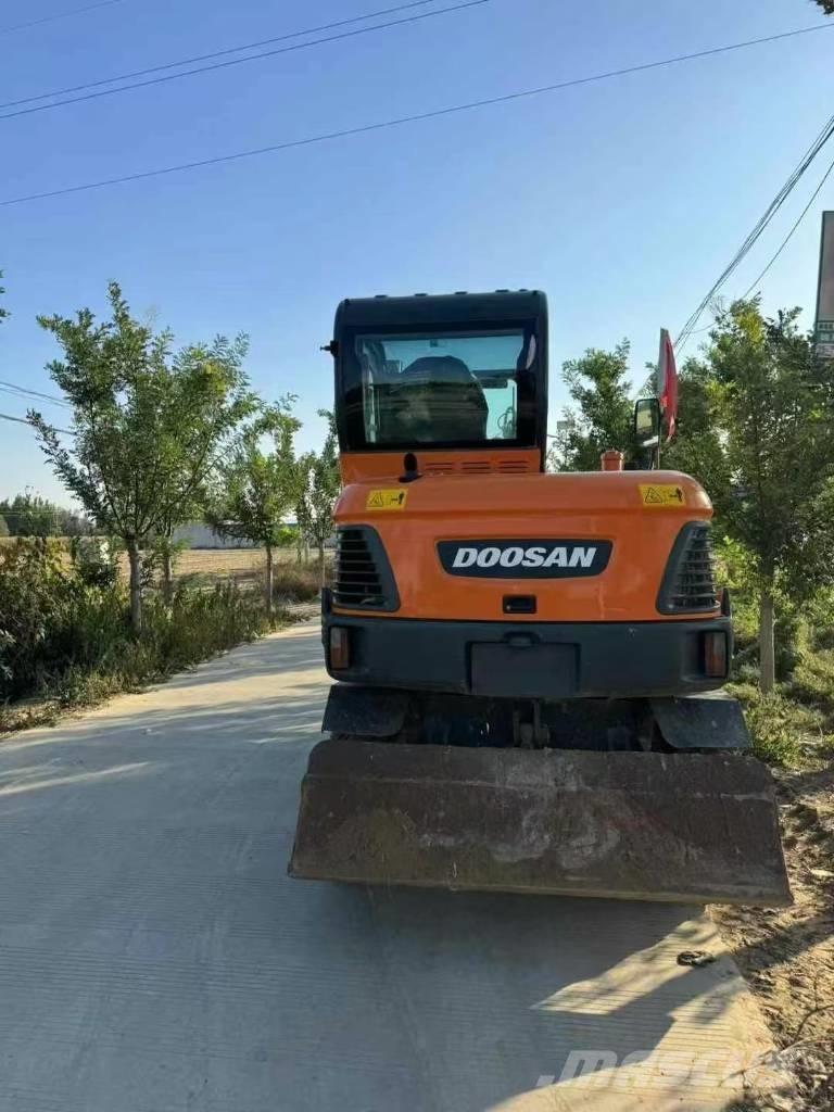 Doosan DX 60 Pásové rýpadlá