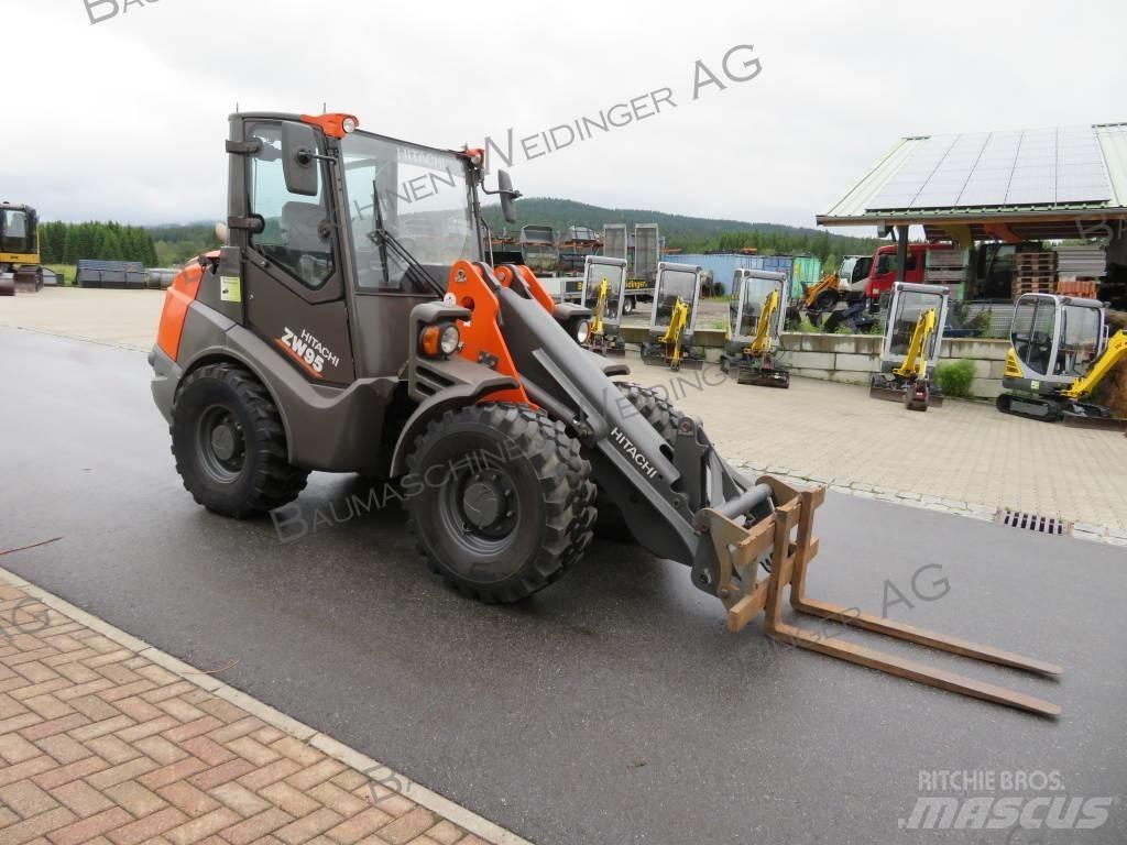 Hitachi ZW 95 Kolesové nakladače