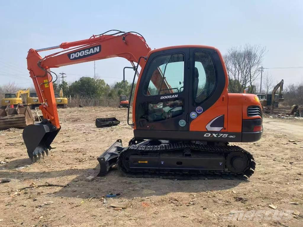 Doosan DX 75-9 C Midi rýpadlá 7 t - 12 t