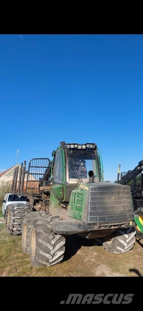 John Deere 1110E Lesné traktory